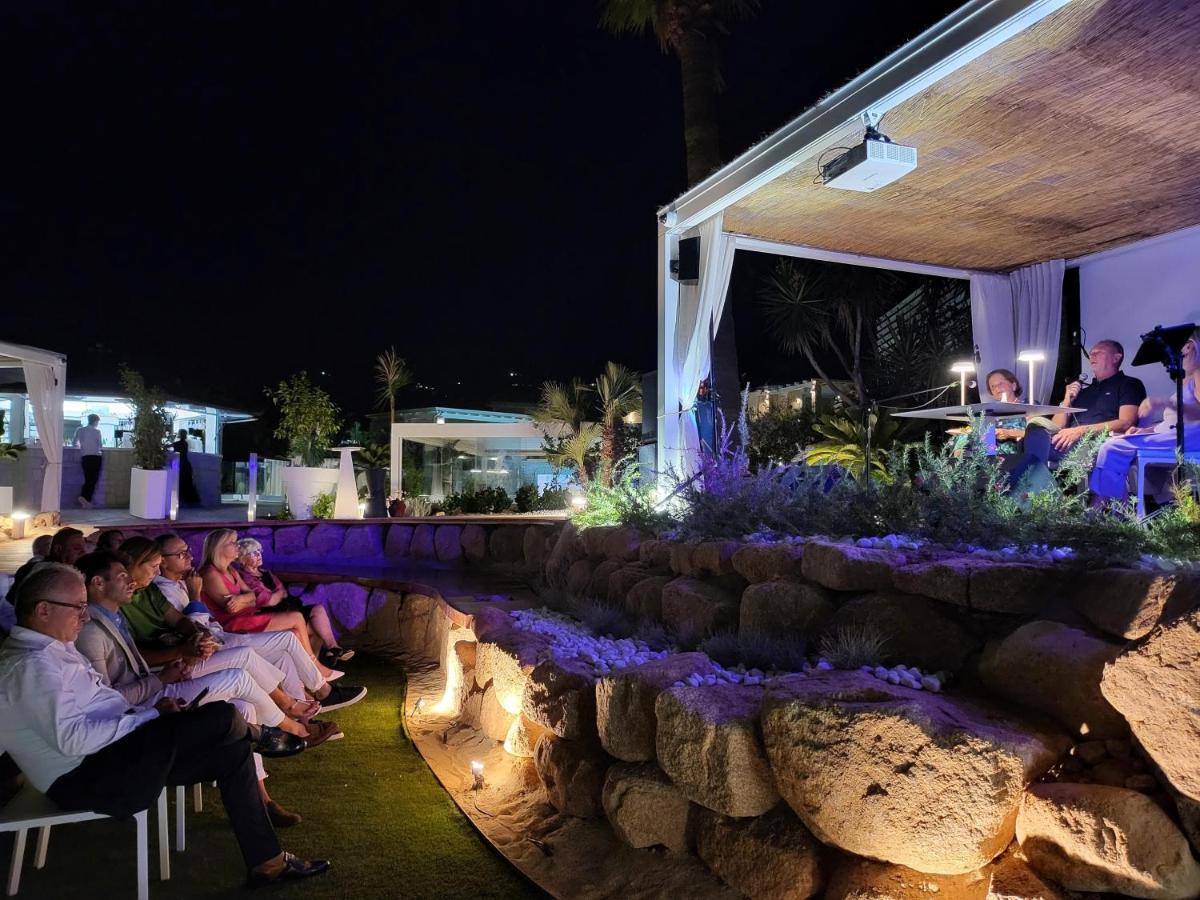 Hotel Oasi Blu Sardinia Santa Margherita di Pula Exterior foto