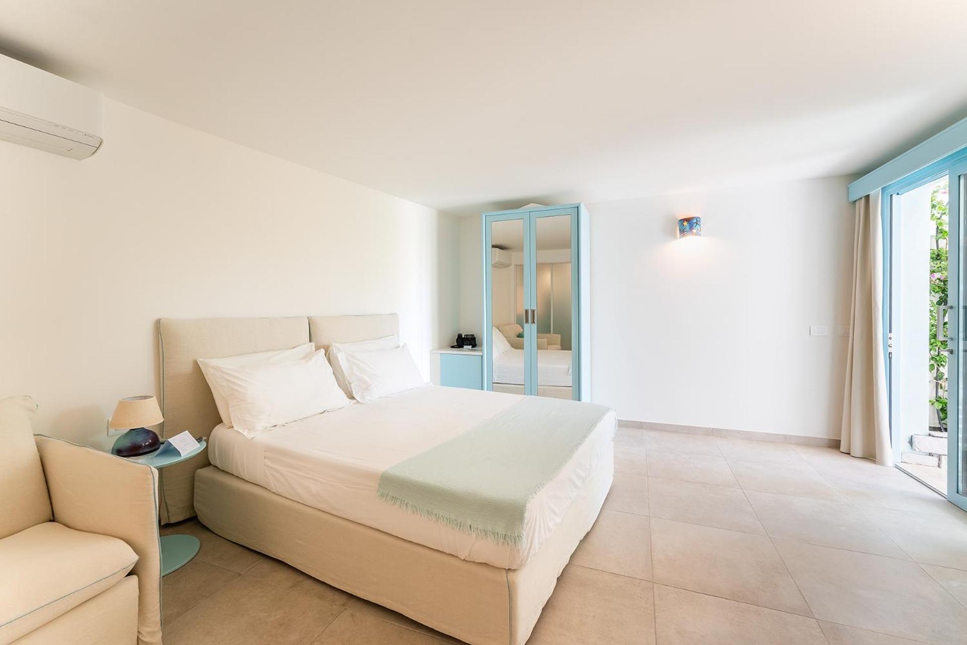 Hotel Oasi Blu Sardinia Santa Margherita di Pula Exterior foto